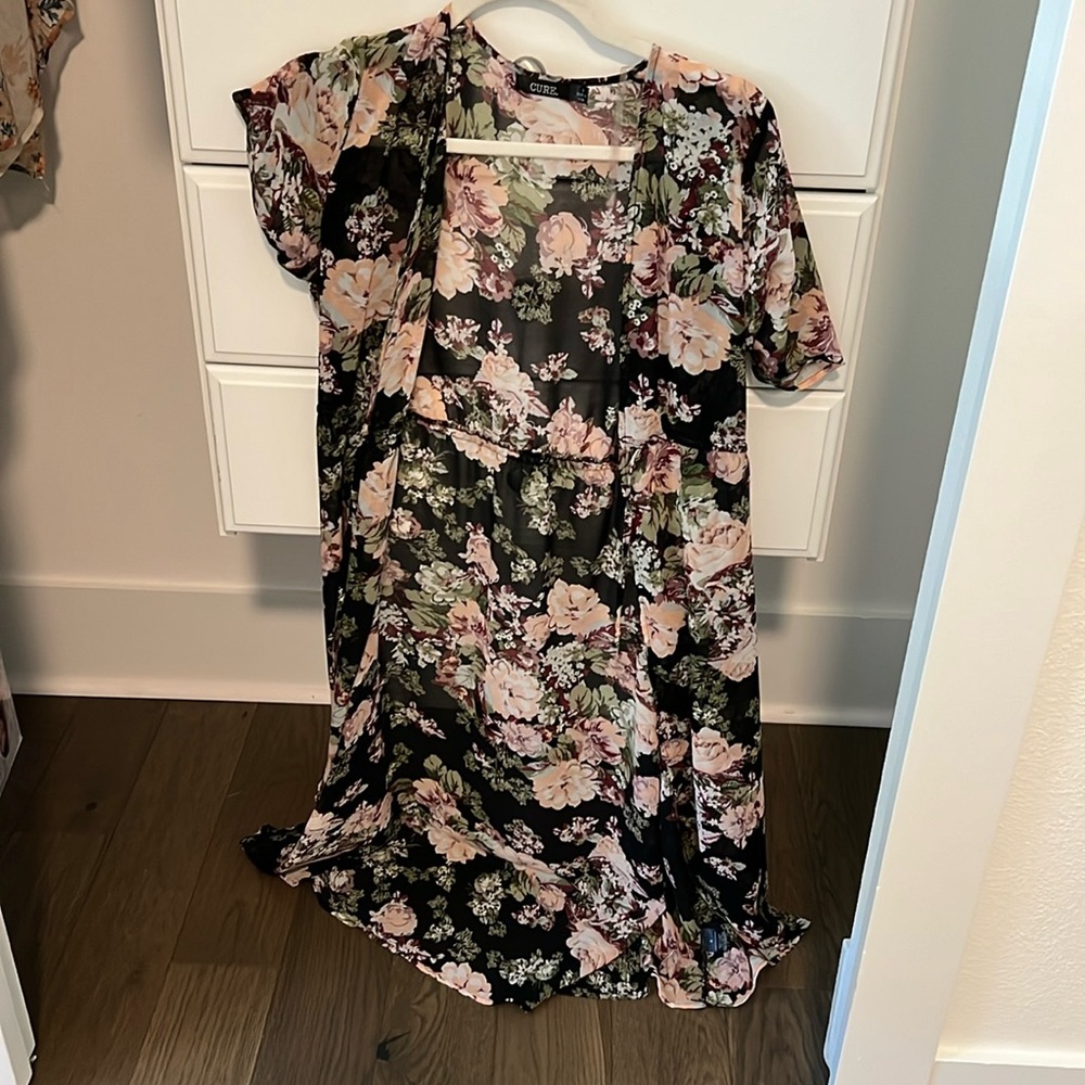 Long shoulder floral chiffon kimono